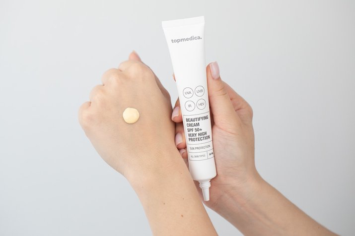 topmedica-beautifying-cream-spf-50-very-high-protection-upiekszajacy-krem-z-bardzo-wysoka-ochrona-50-ml5
