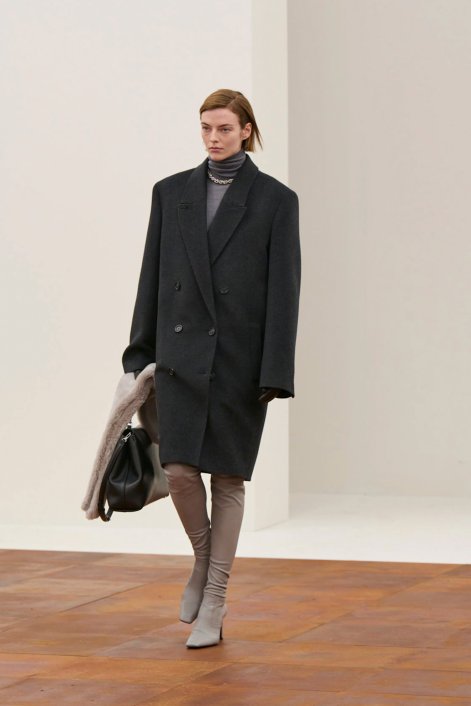 Sock-boots-modne-buty-na-jesień-i-zimę-2025-2026-Toteme PO F25 019