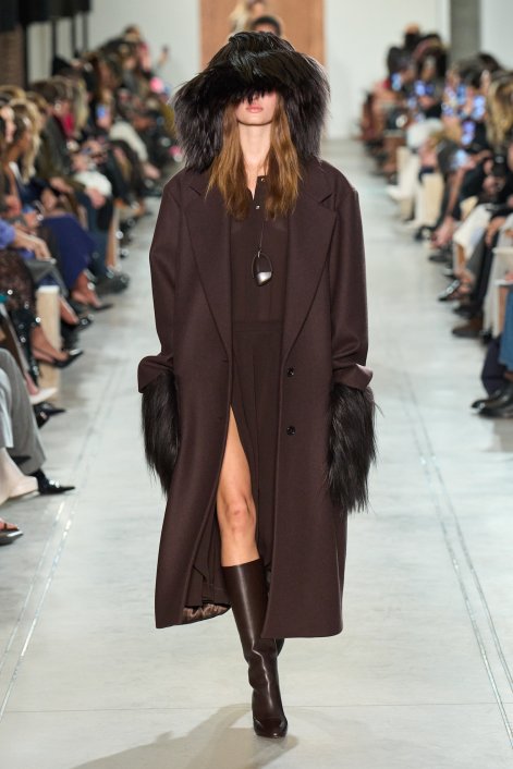 Sock-boots-modne-buty-na-jesień-i-zimę-2025-2026-Kors F25 029