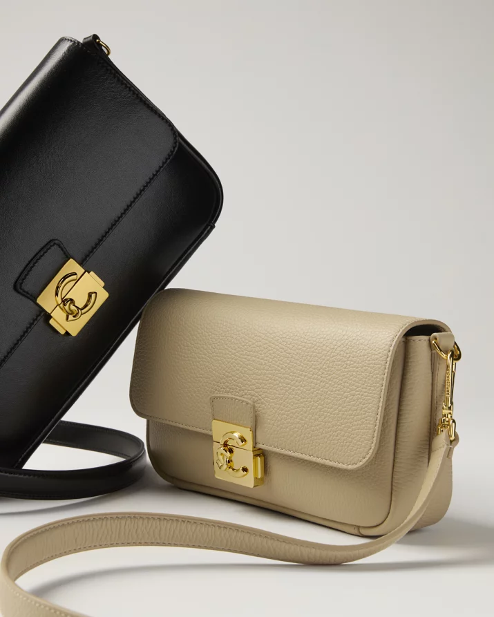 Ewolucja kultowej linii torebek: funkcjonalny detal i kompaktowy kształt