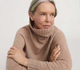 Jak stworzyć idealną jesienną kapsułę znbsp;wełny? Miękkość minimalizmu wnbsp;kolekcji SOLAR