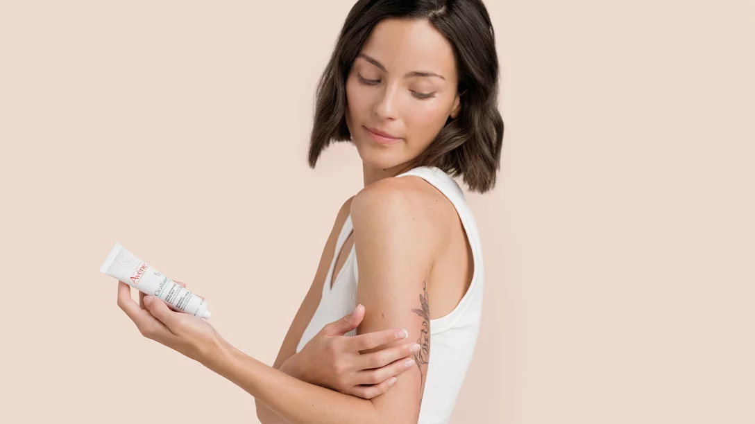 Wsparcie dla wrażliwej i podrażnionej skóry. Sięgamy po kultowy krem w duecie z regenerującym serum