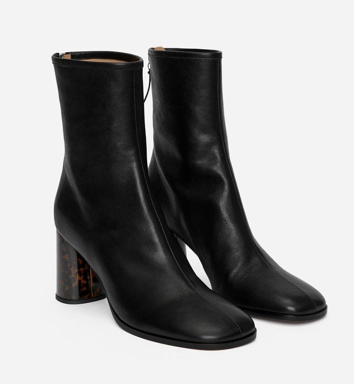 buty-z-kwadratowym-noskiem-na-jesień-zimę-2025-26-arket