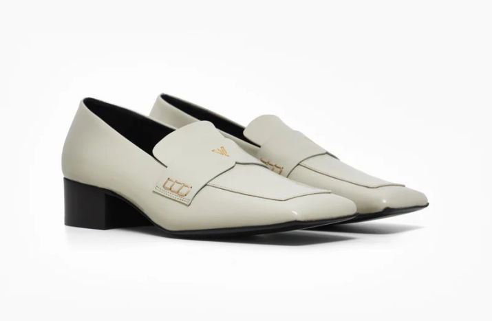 buty-z-kwadratowym-noskiem-na-jesień-zimę-2025-26-vanda novak