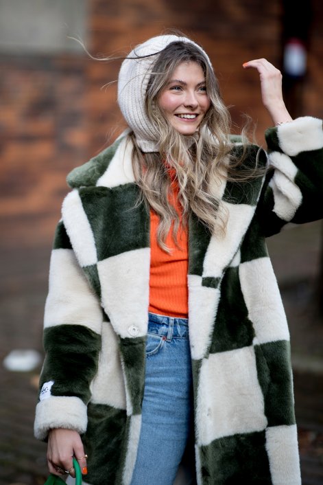 balaclava-modny-dodatek-jesień-zima-2025-2026-London str F22 0060