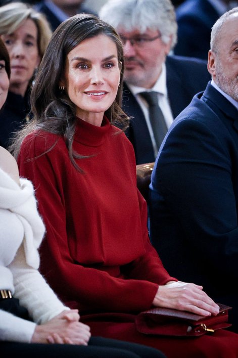 co zrobić z torebką gdy chcemy usiąść z klasą