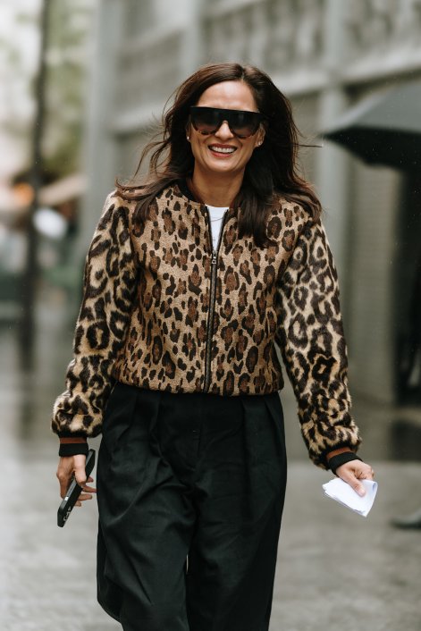 jak-nosić-panterkę-stylizacje-jesień-zima-2025-2026-Paris str S25 0579
