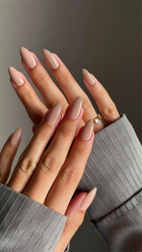 latte-nails-modny-manicure-na-jesień-zimę-2025-2026-4