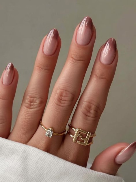 latte-nails-modny-manicure-na-jesień-zimę-2025-2026-9