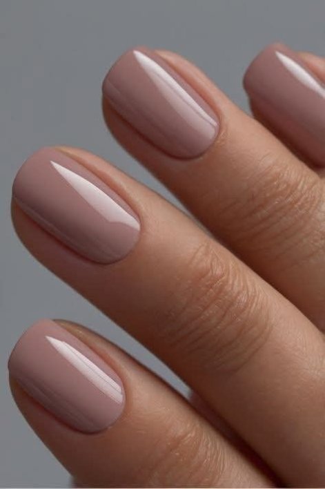 latte-nails-modny-manicure-na-jesień-zimę-2025-2026-11