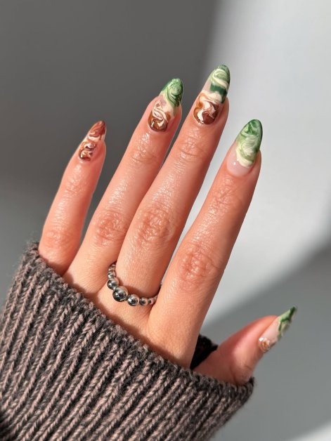 latte-nails-modny-manicure-na-jesień-zimę-2025-2026-17