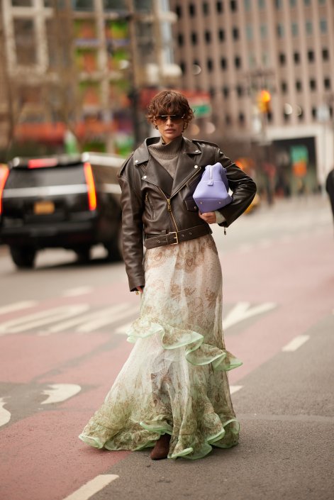 slouchy-bag-modne-torebki-na-jesień-zimę-2025-2026-New York str F25 1015