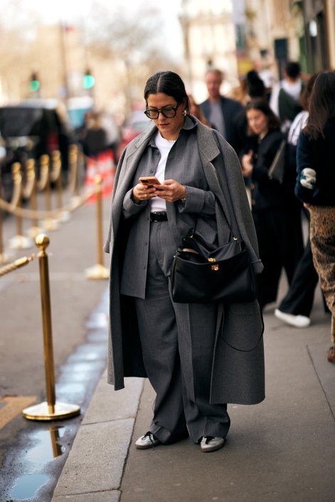 slouchy-bag-modne-torebki-na-jesień-zimę-2025-2026-Paris str F25 1365