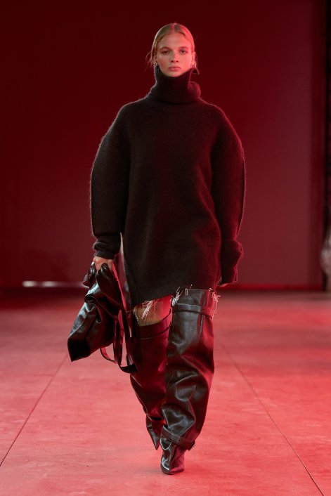 slouchy-bag-modne-torebki-na-jesień-zimę-2025-2026-HeM 180 F25 033