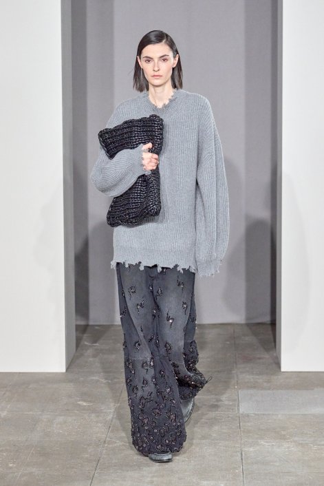 slouchy-bag-modne-torebki-na-jesień-zimę-2025-2026-Simkhai F25 014