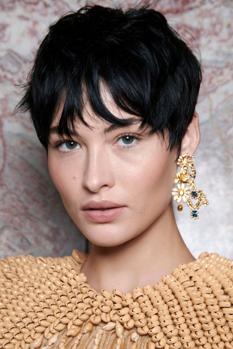 fryzury-z-grzywką-dla-dojrzałych-kobiet-Zimmermann bbt S23 051