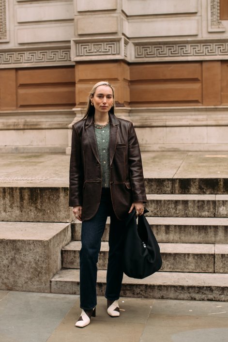 buty-z-kwadratowym-noskiem-na-jesień-zimę-2025-26-London str F25 0928