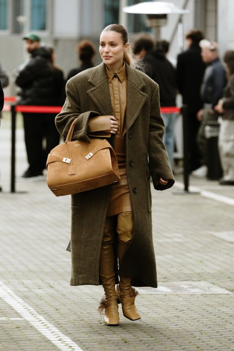 buty-z-kwadratowym-noskiem-na-jesień-zimę-2025-26-Milano str F25 1361