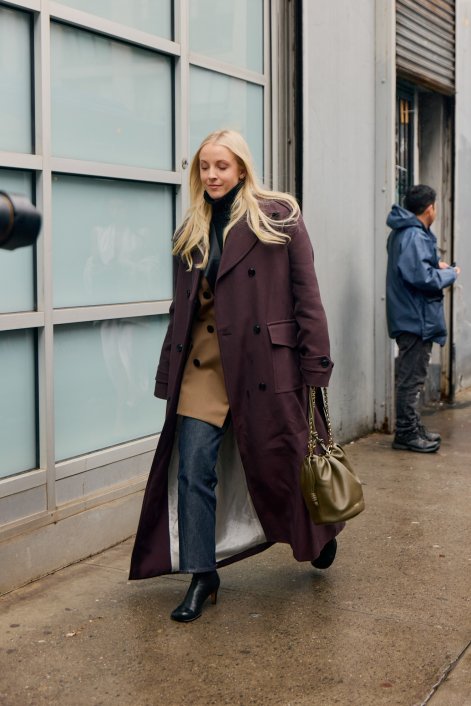 buty-z-kwadratowym-noskiem-na-jesień-zimę-2025-26-New York str F25 0701