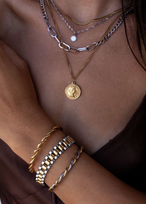 miks-złotej-srebrnej-biżuterii-trend-jesień-zima-2025-2026-255