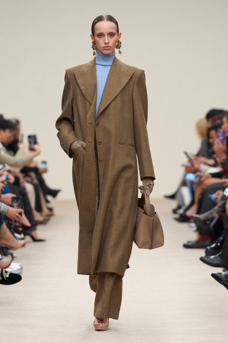 modne-duety-kolorów-jesień-zima-2025-2026-Michael Cinco F25 023