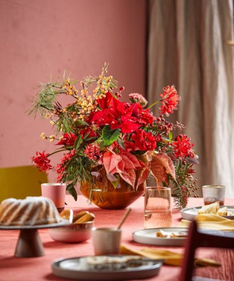 2024_Poinsettia_05000_Earth_toned_Tablescapes_01-853x1024