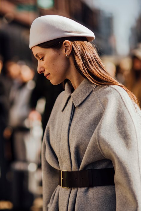 kaszkiet-modne-nakrycie-głowy-na-zimę-2025-stylizacje-New York str F24 0301