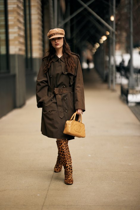 kaszkiet-modne-nakrycie-głowy-na-zimę-2025-stylizacje-New York str F25 1420