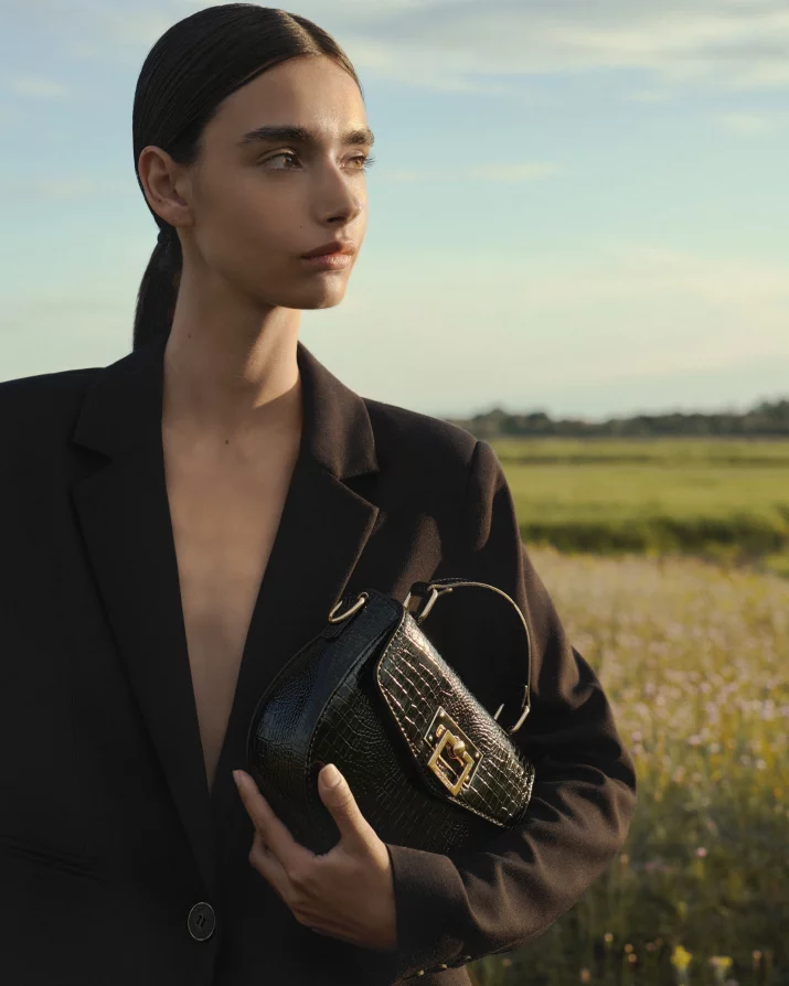 Między tym, co modne i tym, co bliskie sercu. Nowa kampania Monnari łączy dwa pozornie obce światy