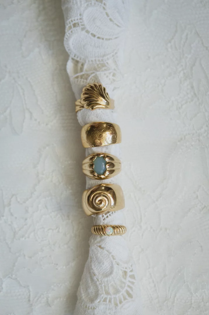 Prezentownik świąteczny od KOPI: biżuteria, która podkreśla styl i emocje