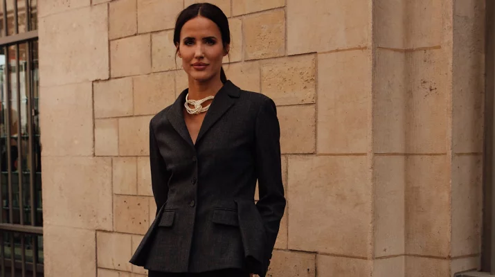 Marynarka i spódnica – najmodniejszy duet sezonu. 21 inspiracji na chłodniejsze dni