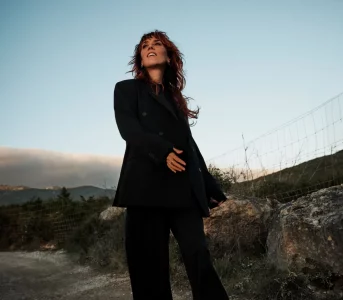 Ikona francuskiej piosenki zaśpiewa wnbsp;Polsce. Nanbsp;scenie łączy muzykę pop znbsp;jazzem inbsp;klasycznym chanson française