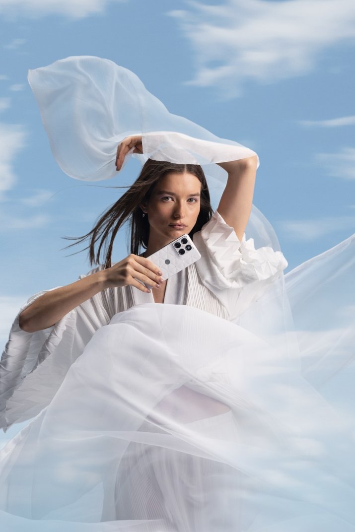 013 COY 2026 motorola edge 70