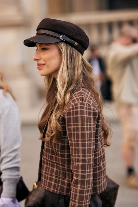 kaszkiet-modne-nakrycie-głowy-na-zimę-2025-stylizacje-Paris str S26 0427