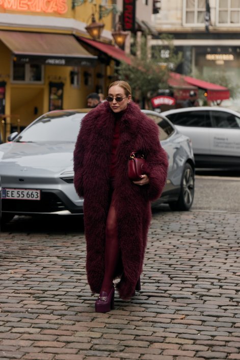 monochromatyczne-stylizacje-na-zimę-2025-2026-Copenhagen str F25 240