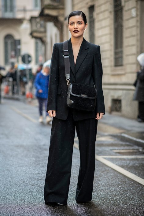 monochromatyczne-stylizacje-na-zimę-2025-2026-Milano str F24 2404