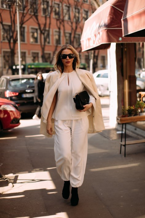 monochromatyczne-stylizacje-na-zimę-2025-2026-Milano str F25 2031