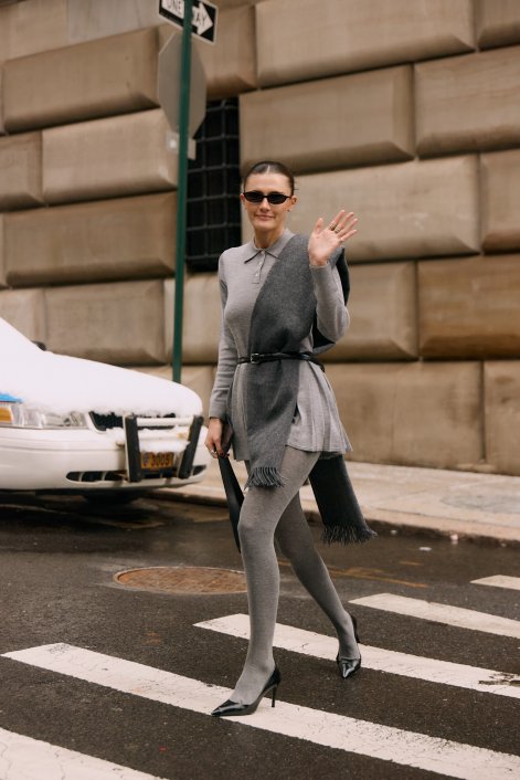 monochromatyczne-stylizacje-na-zimę-2025-2026-New York str F25 1572