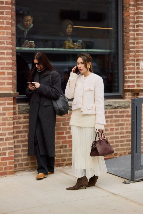 monochromatyczne-stylizacje-na-zimę-2025-2026-New York str F25 2438