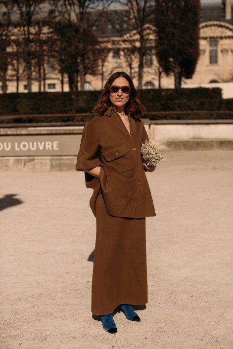 monochromatyczne-stylizacje-na-zimę-2025-2026-Paris str F25 1215