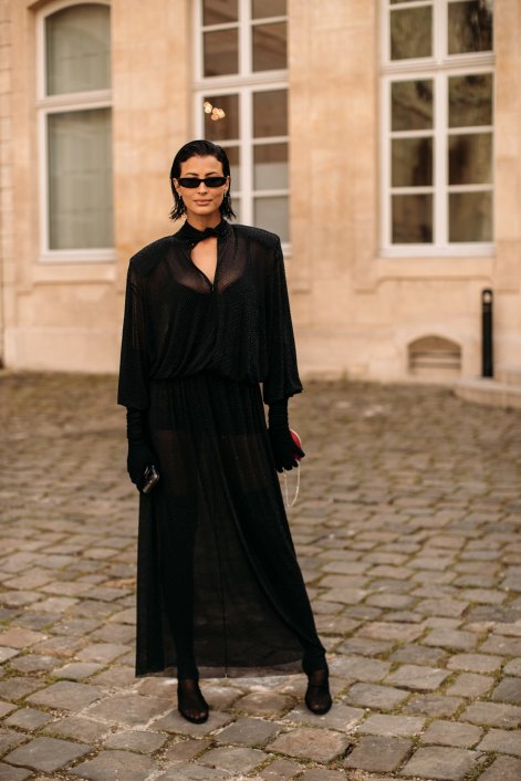 monochromatyczne-stylizacje-na-zimę-2025-2026-Paris str F25 1258