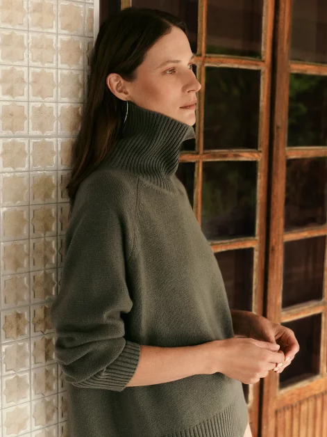 MINOU_kaszmirowy_golf_oliwka_A