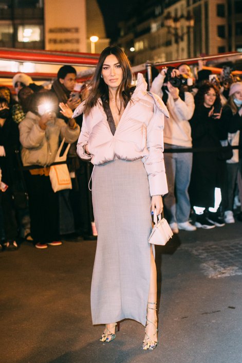 puchowe-kurtki-stylizacje-na-zimę-2025-Paris str F22 0091