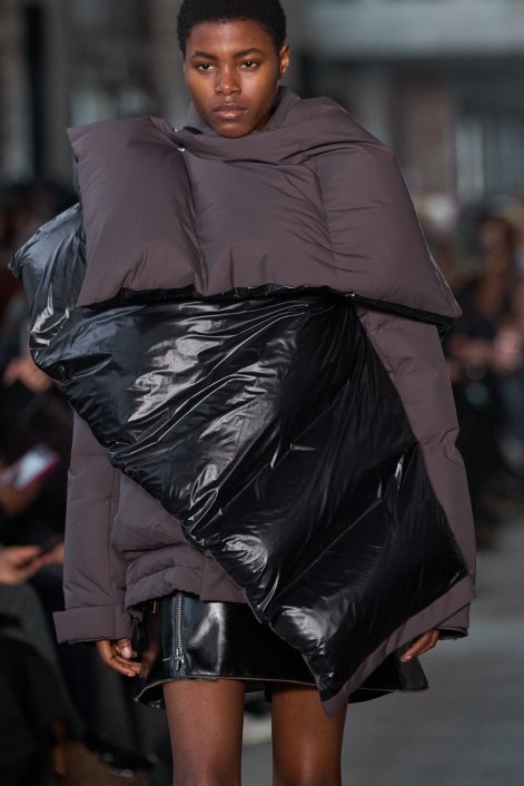 puchowe-kurtki-na-zimę-2025-Sacai clp F25 020