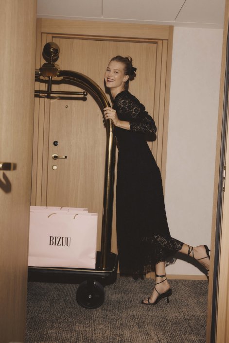 ISORELLA_CZARNA VELOURA 4