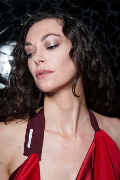 makijaż-wieczorowy-z-połyskiem-Aelis HC bks F25 030