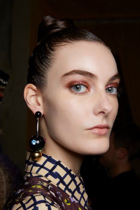 makijaż-wieczorowy-z-połyskiem-Cividini bbt F20 049