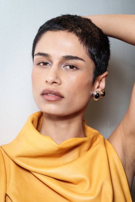 makijaż-wieczorowy-z-połyskiem-Esber bks S26 014