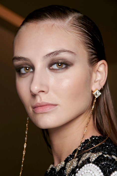 makijaż-wieczorowy-z-połyskiem-Hobeika HC bks S23 035