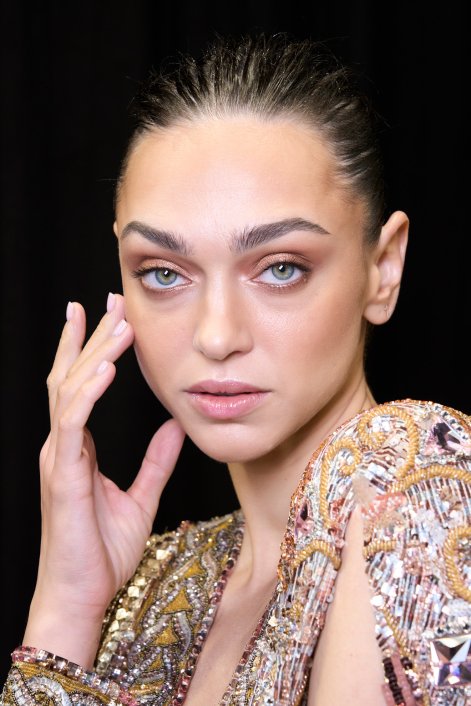 makijaż-wieczorowy-z-połyskiem-Murad HC bks S24 018